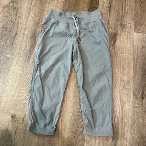 Lululemon cropped pants